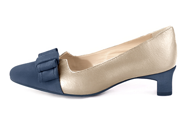 Denim blue and gold women's dress pumps, with a knot on the front. Round toe. Low kitten heels. Profile view - Florence KOOIJMAN